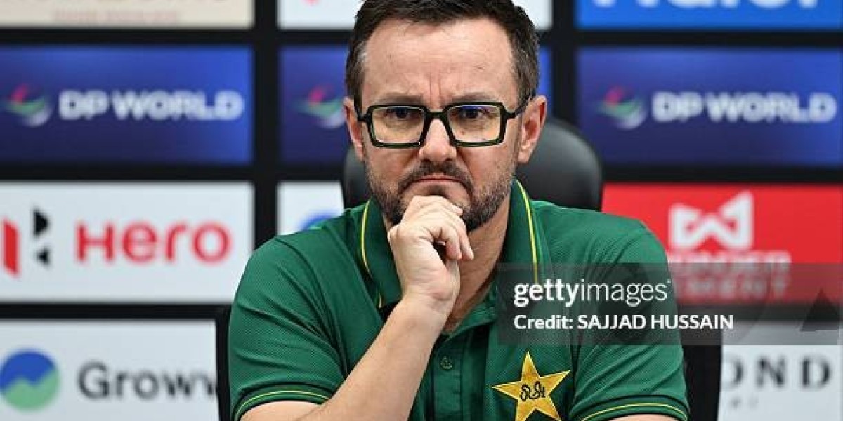 mike hesson coatch of pakistan cricket team